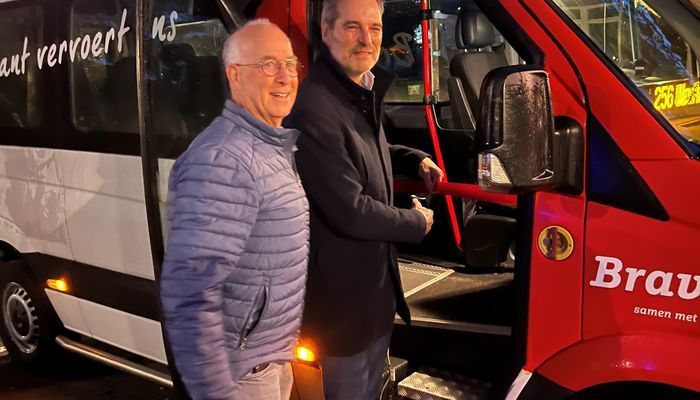 Buurtbusdienst tussen Boekel en Veghel officieel in gebruik genomen