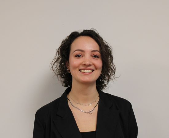Pasfoto van Esmea Hadra